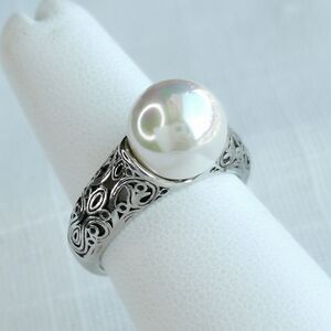White Shell Pearl filigree cocktail ring size 8 🆕